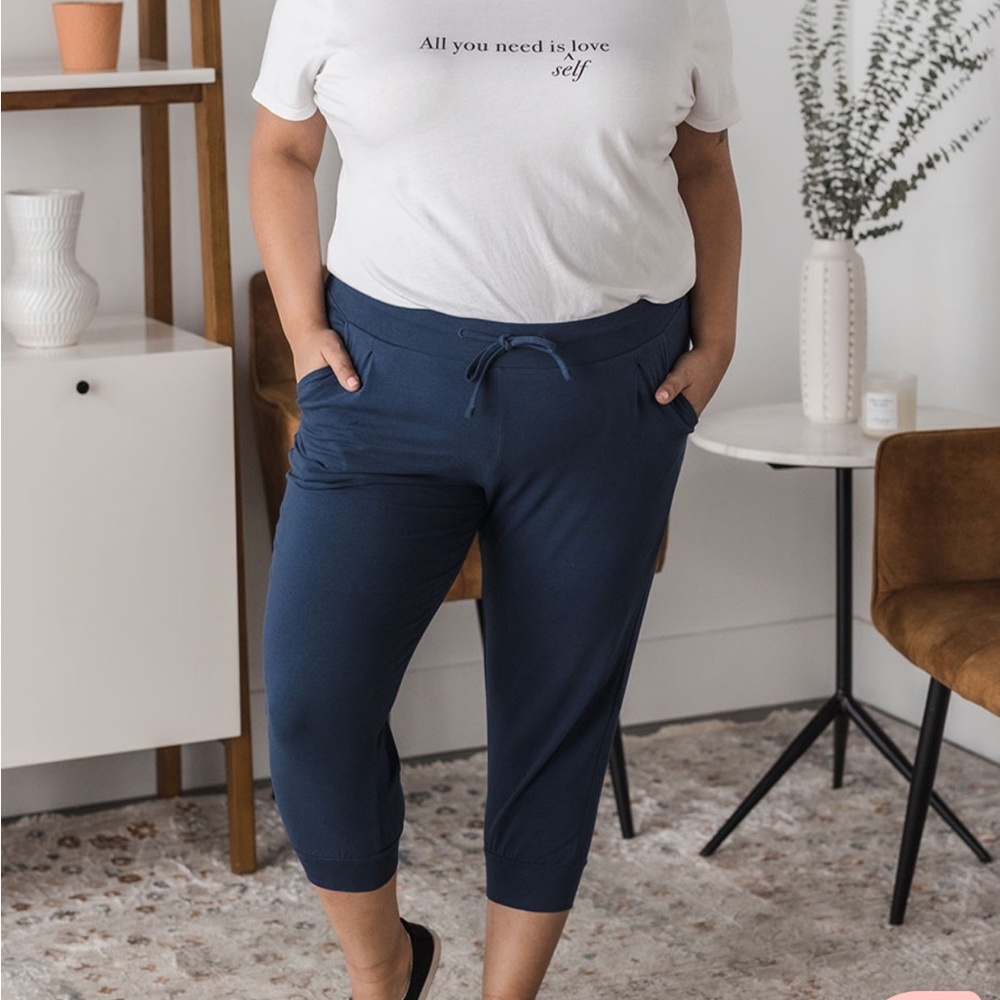 Women's Casual Navy Cropped Pants